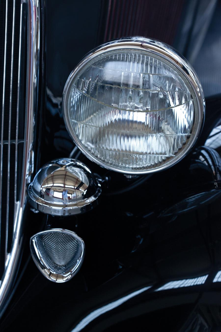  Ford V8 DeLuxe 3-Window Coupe 1933 года  (фото 16 из 25)